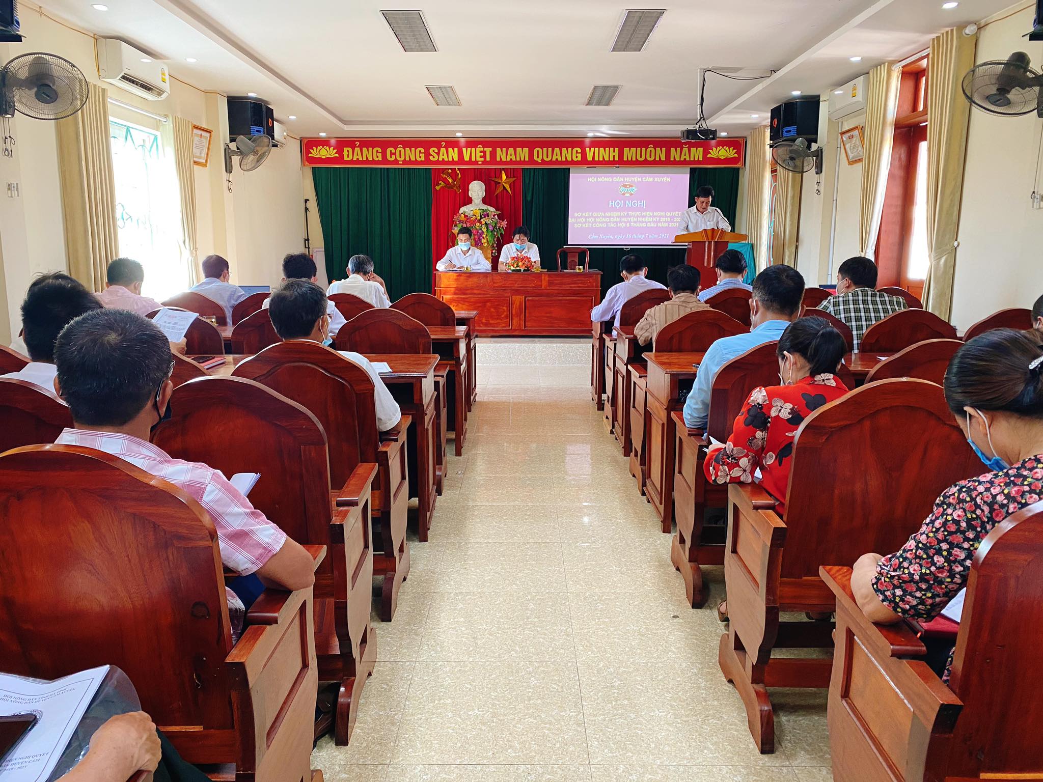 Hội nông dân huyện Cẩm Xuyên tổ chức Hội nghị sơ kết giữa nhiệm kỳ thực hiện Nghị quyết. Đại hội đại biểu Hội nông dân huyện khoá X, nhiệm kỳ 2018 -2023.