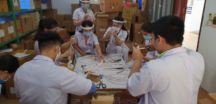 chi đoàn BV ĐK huyện làm kính bảo hộ