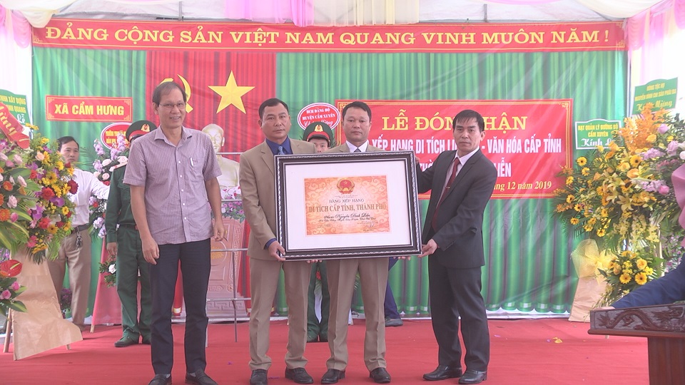 Lễ đón nhận bằng di tích lịch sử văn hóa cấp Tỉnh nhà thờ liệt sỹ Nguyễn Đình Liễn.