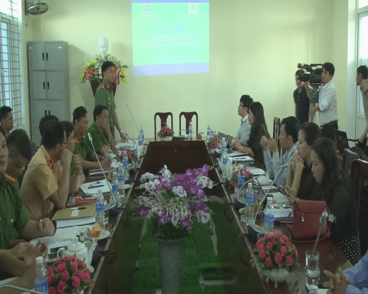Lễ ký kết quy chế phối hợp đảm bảo an ninh tật tự tại cơ sở 3 Trường Đại học Hà Tĩnh thuộc địa bàn huyện Cẩm Xuyên