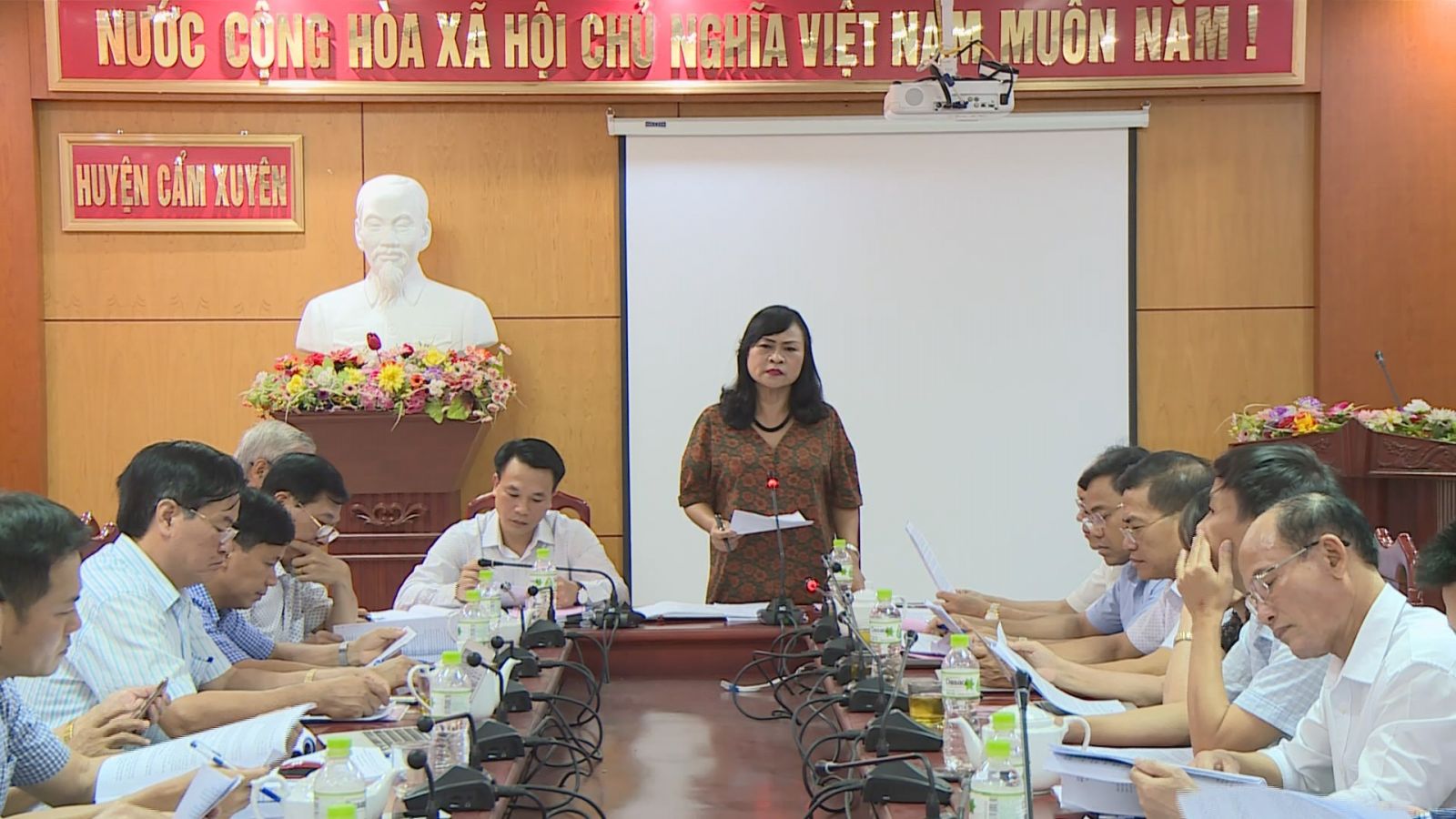 Đoàn giám sát Hội đồng nhân dân tỉnh làm việc với huyện Cẩm Xuyên về công tác cải cách hành chính