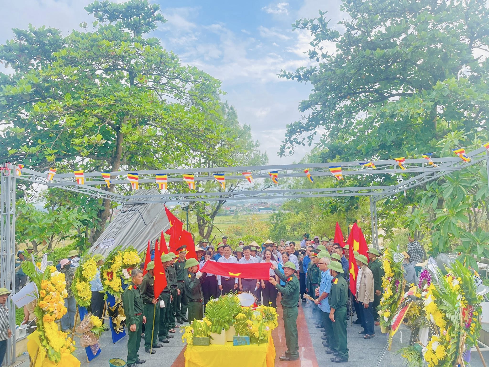 Xã Cẩm Xuyên tiếp nhận hài cốt liệt sỹ Nguyễn Văn Huấn về an táng tại Nghĩa trang liệt sỹ Rú Hội 
