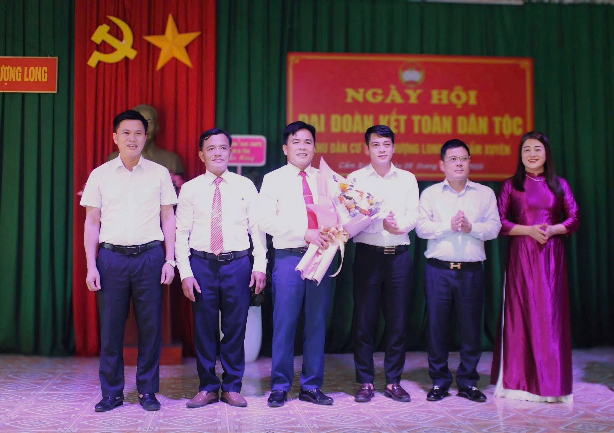 Chung vui Ngày hội Đại đoàn kết toàn dân tại xã Cẩm Xuyên