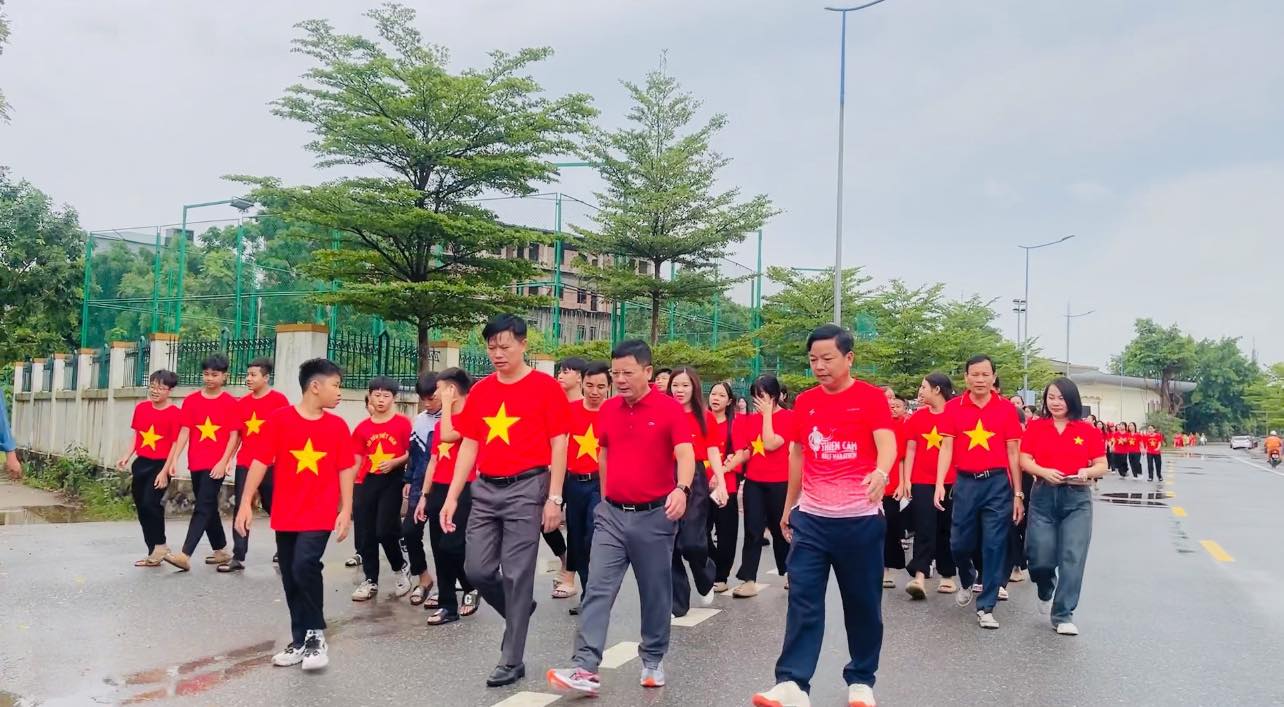 Xã Cẩm Xuyên tổ chức lễ chào cờ “Tôi yêu Tổ quốc” và hưởng ứng chương trình “Cùng Việt Nam tiến bước”