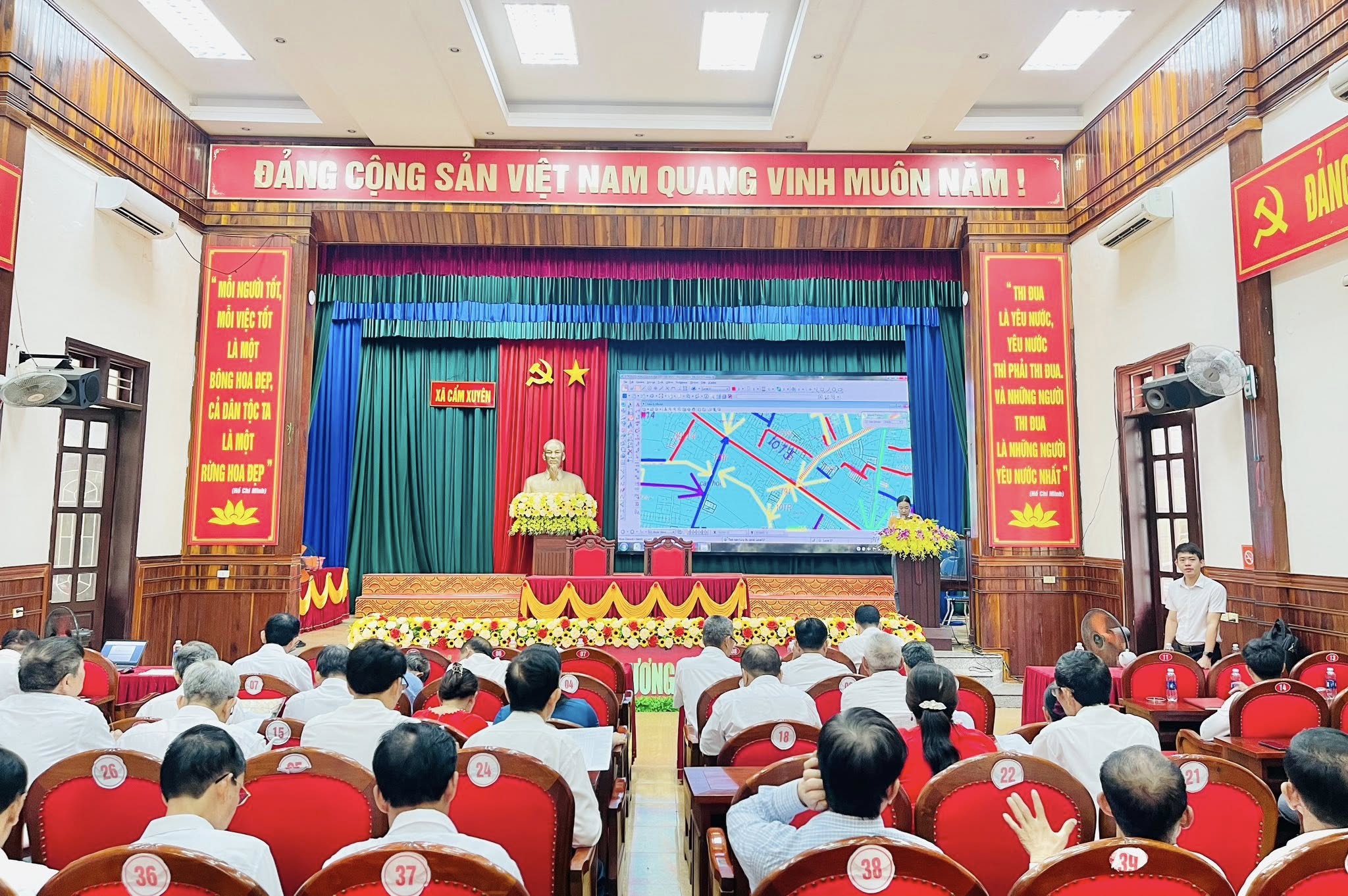 UBND xã Cẩm Xuyên tổ chức Hội nghị xin ý kiến về bảng giá đất năm 2026 và triển khai làm sạch dữ liệu đất đai