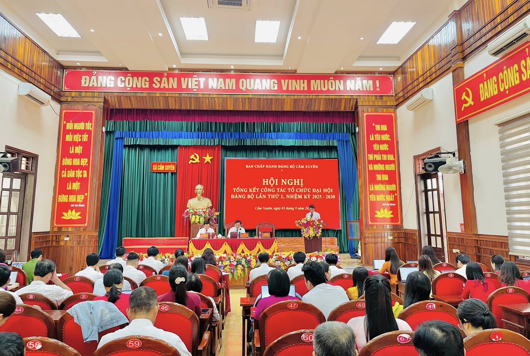 Xã Cẩm Xuyên tổ chức Lễ Chào cờ tháng 9 và Hội nghị tổng kết công tác tổ chức Đại hội Đảng bộ xã lần thứ I, nhiệm kỳ 2025-2030 