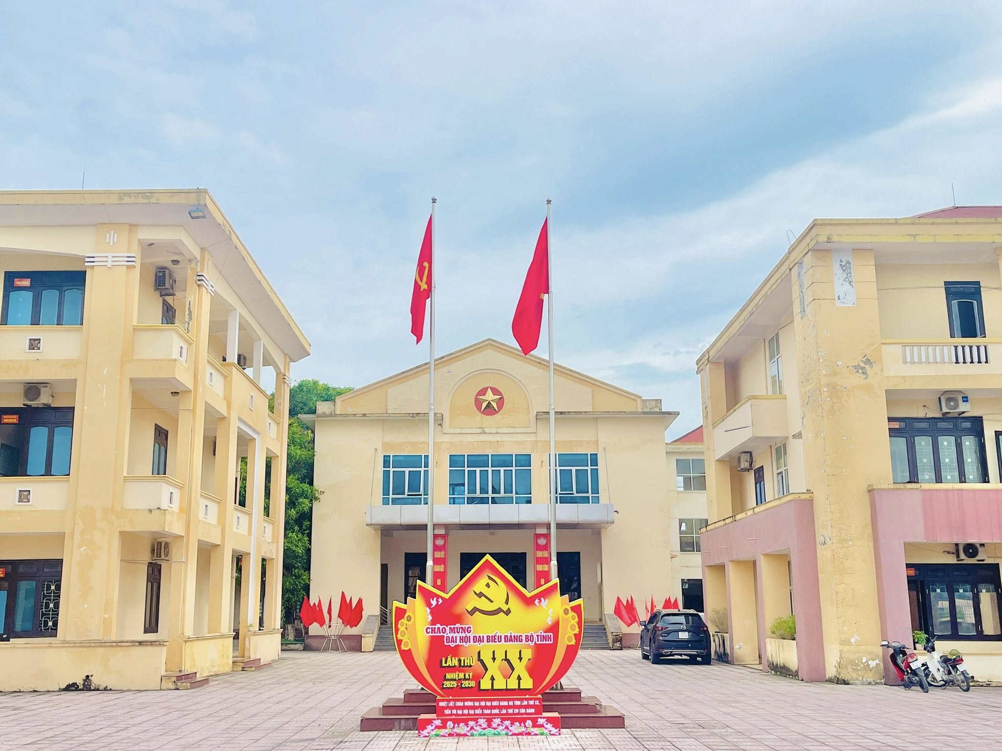 Sau bão số 10 – Cẩm Xuyên chủ động khắc phục hậu quả, rực rỡ cờ hoa chào mừng Đại hội Đảng bộ tỉnh Hà Tĩnh lần thứ XX