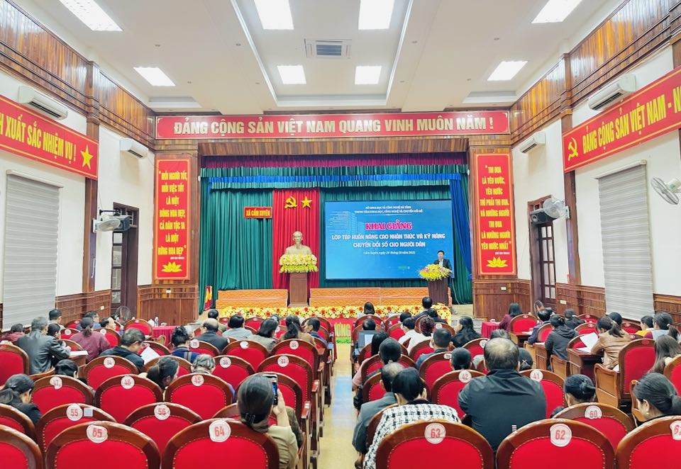 Khai mạc lớp tập huấn chuyển đổi số cho người dân và tổ chuyển đổi số cộng đồng xã Cẩm Xuyên 