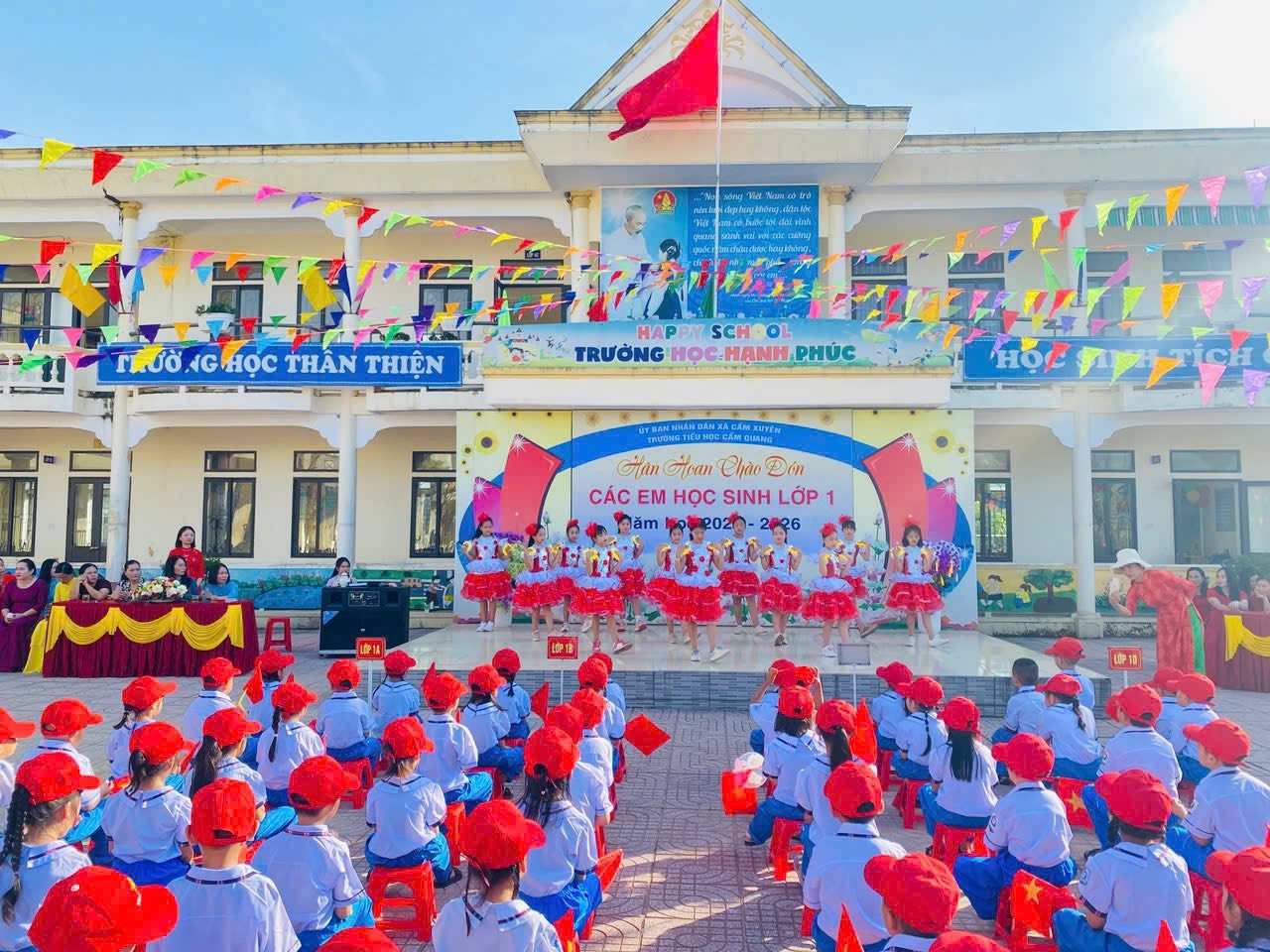 Ngày tựu trường đầy cảm xúc của các em học sinh lớp 1 tại các Trường Tiểu học trên địa bàn xã Cẩm Xuyên