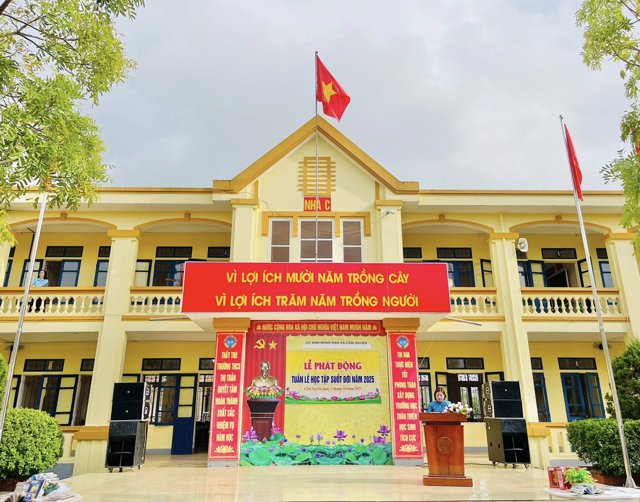 UBND xã Cẩm Xuyên phối hợp với trường THCS Thị trấn Cẩm Xuyên long trọng tổ chức Lễ Phát động tuần lễ học tập suốt đời năm 2025 
