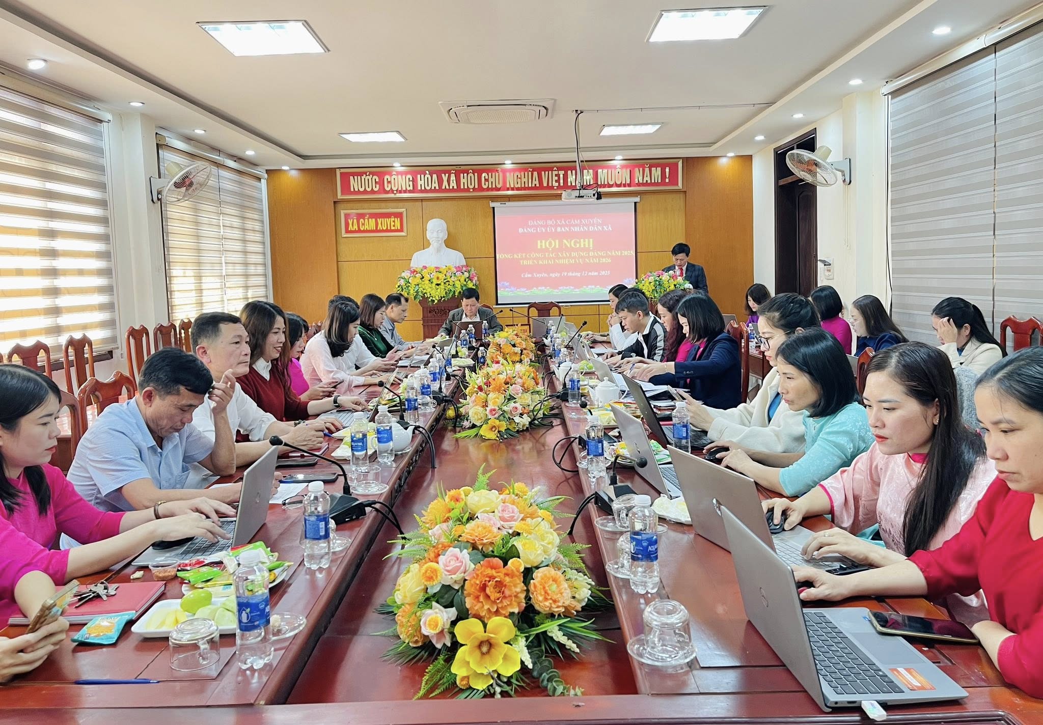 Đảng bộ UBND xã Cẩm Xuyên tổ chức Hội nghị Tổng kết công tác xây dựng Đảng và thực hiện nhiệm vụ chính trị năm 2025, triển khai nhiệm vụ năm 2026