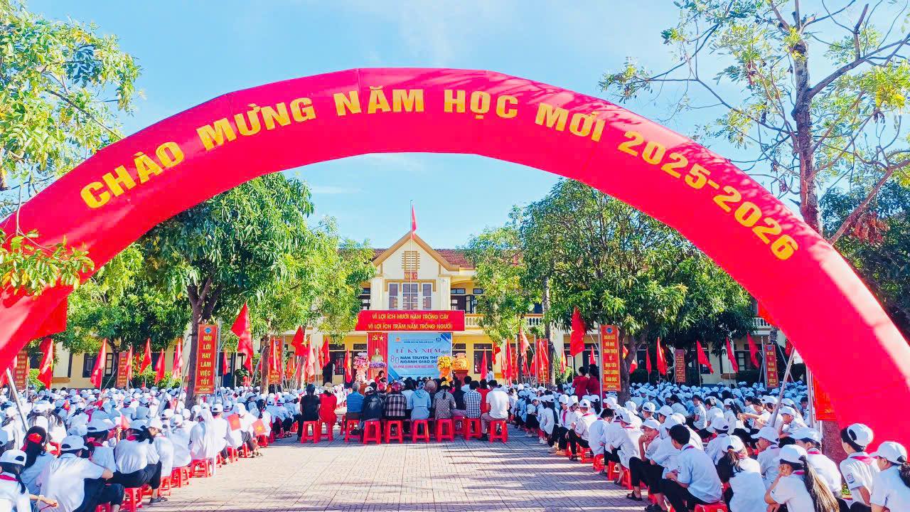 CÁC TRƯỜNG HỌC TRÊN ĐỊA BÀN XÃ CẨM XUYÊN TỔ CHỨC LỄ CHÀO MỪNG 80 NĂM NGÀY TRUYỀN THỐNG GIÁO DỤC VÀ KHAI GIẢNG NĂM HỌC MỚI 2025-2026