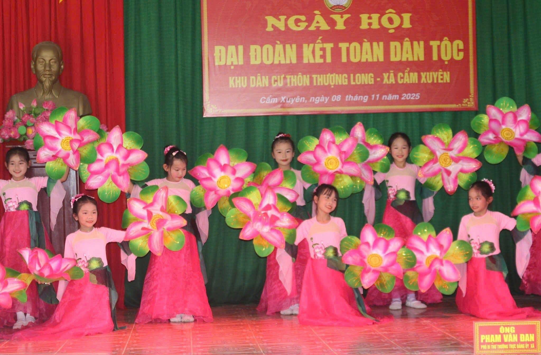 20/11Ngày Hội Đại Đoàn Kết: Niềm Vui Sum Vầy Trên Mọi Nẻo Cẩm Xuyên