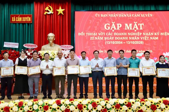 Xã Cẩm Xuyên tổ chức gặp mặt, đối thoại với doanh nghiệp nhân ngày doanh nhân Việt Nam.