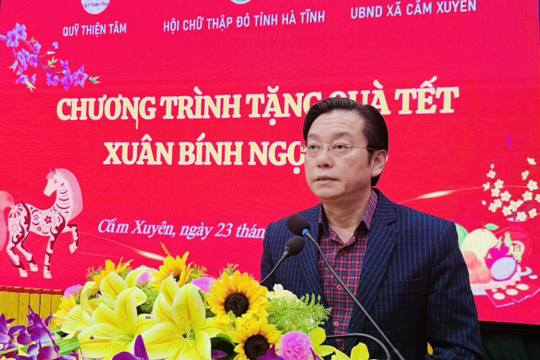Xã Cẩm Xuyên tặng quà tết Bính Ngọ năm 2026.  