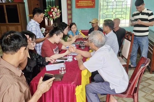 Chuyển đổi số từ cơ sở: Xã Cẩm Xuyên hỗ trợ người dân tiếp cận ứng dụng Công dân số Hà Tĩnh