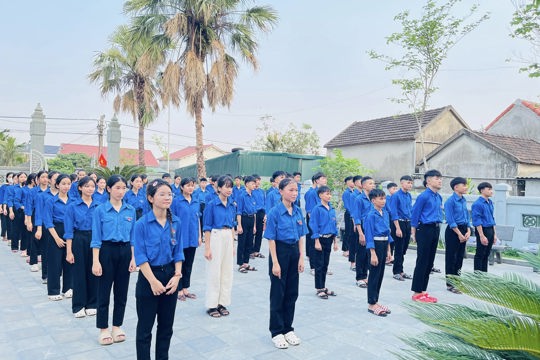 Tuổi trẻ Cẩm Xuyên tổ chức Lễ kết nạp đoàn viên mới – hoạt động ý nghĩa chào mừng các ngày lễ lớn của đất nước 