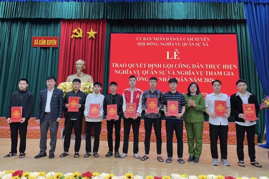 Xã Cẩm Xuyên triển khai công tác giao quân năm 2026 và bàn giao chức trách chỉ huy trưởng ban CHQS xã