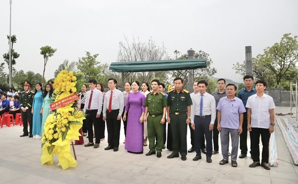 Xã Cẩm Xuyên tổ chức Lễ dâng hương Kỷ niệm 120 năm ngày sinh Tổng Bí thư Hà Huy Tập. 