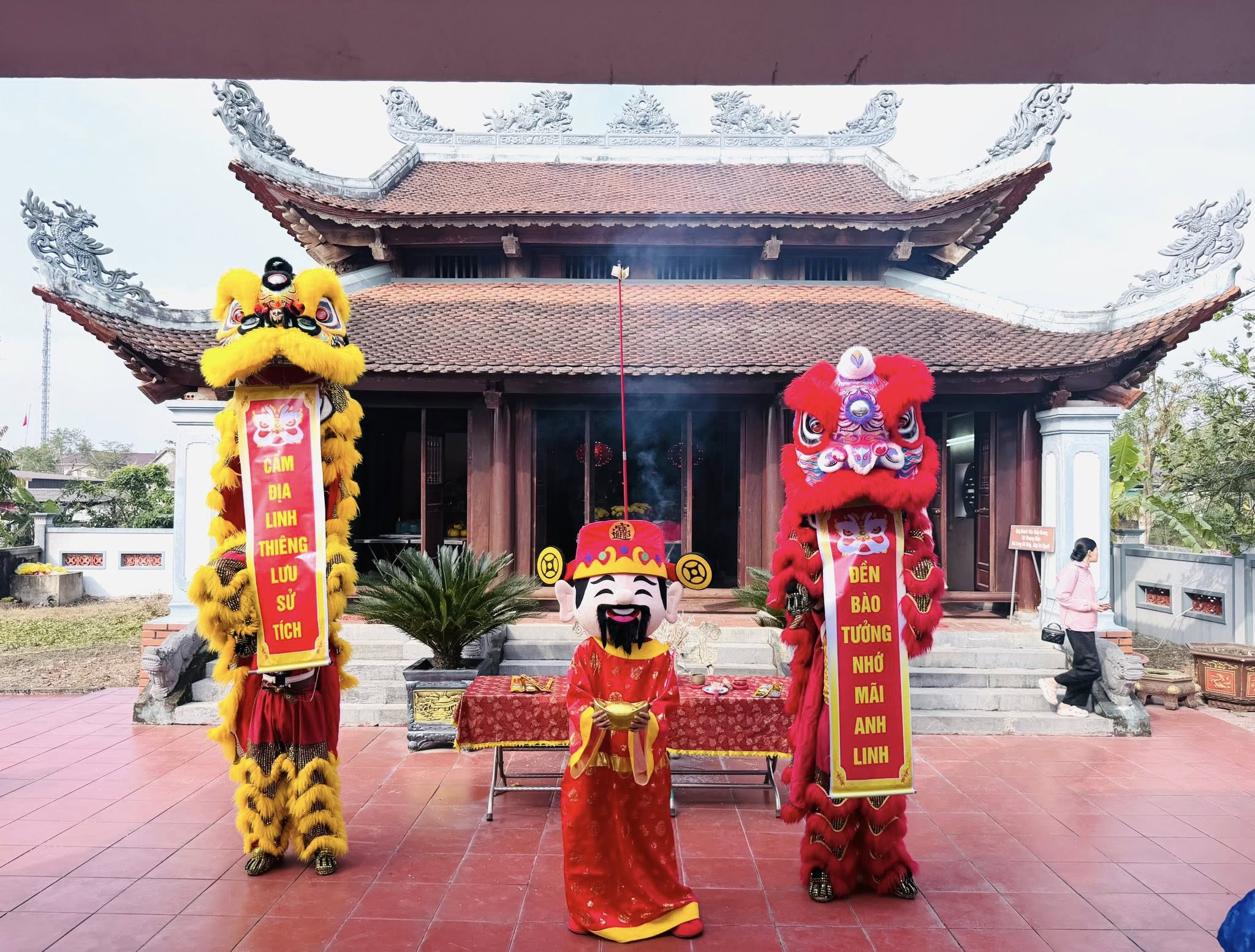 Đền Cẩm Bào - nơi lưu giữ dấu ấn và công lao công chúa Lê Bà. 