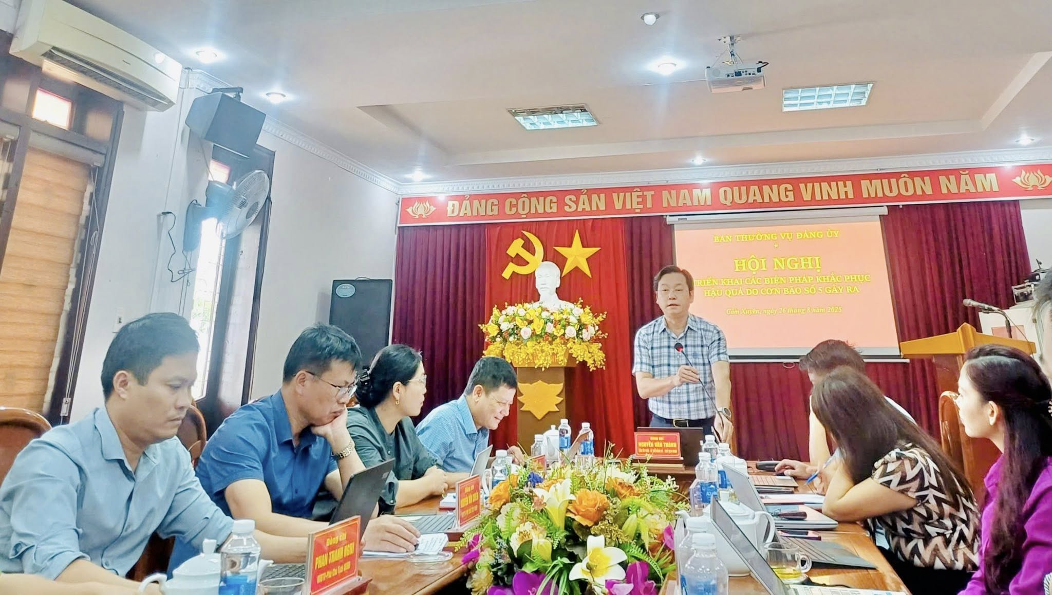 Xã Cẩm Xuyên tổ chức Hội nghị "Triển khai các biện pháp khắc phục hậu quả do cơn bão số 5 gây ra" 