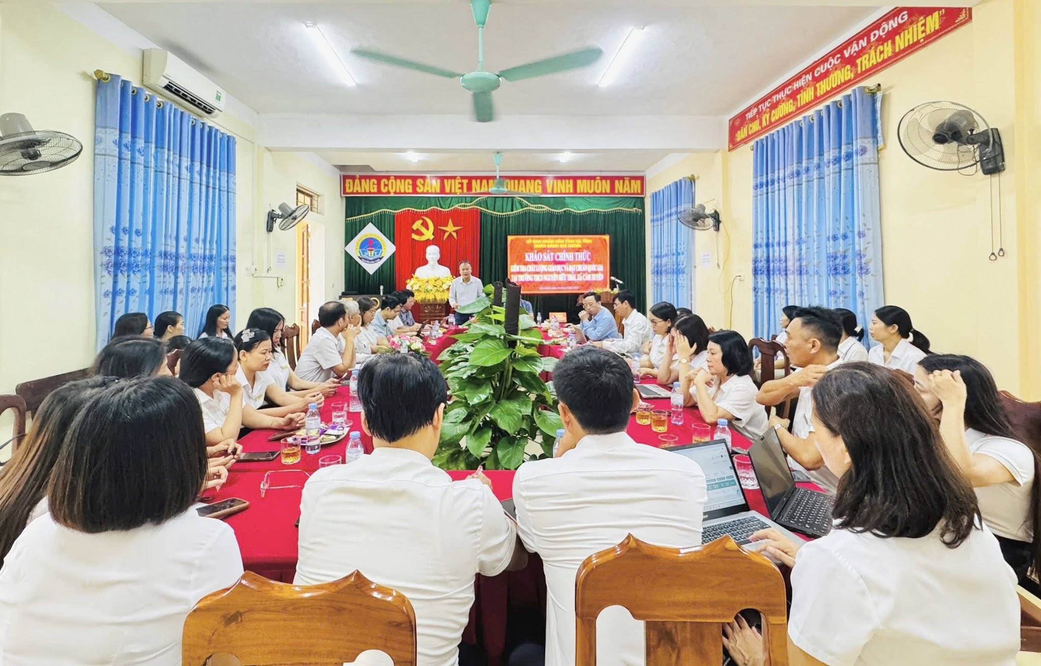 Trường THCS Nguyễn Hữu Thái trang trọng đón đoàn đánh giá ngoài phục vụ kiểm định chất lượng giáo dục
