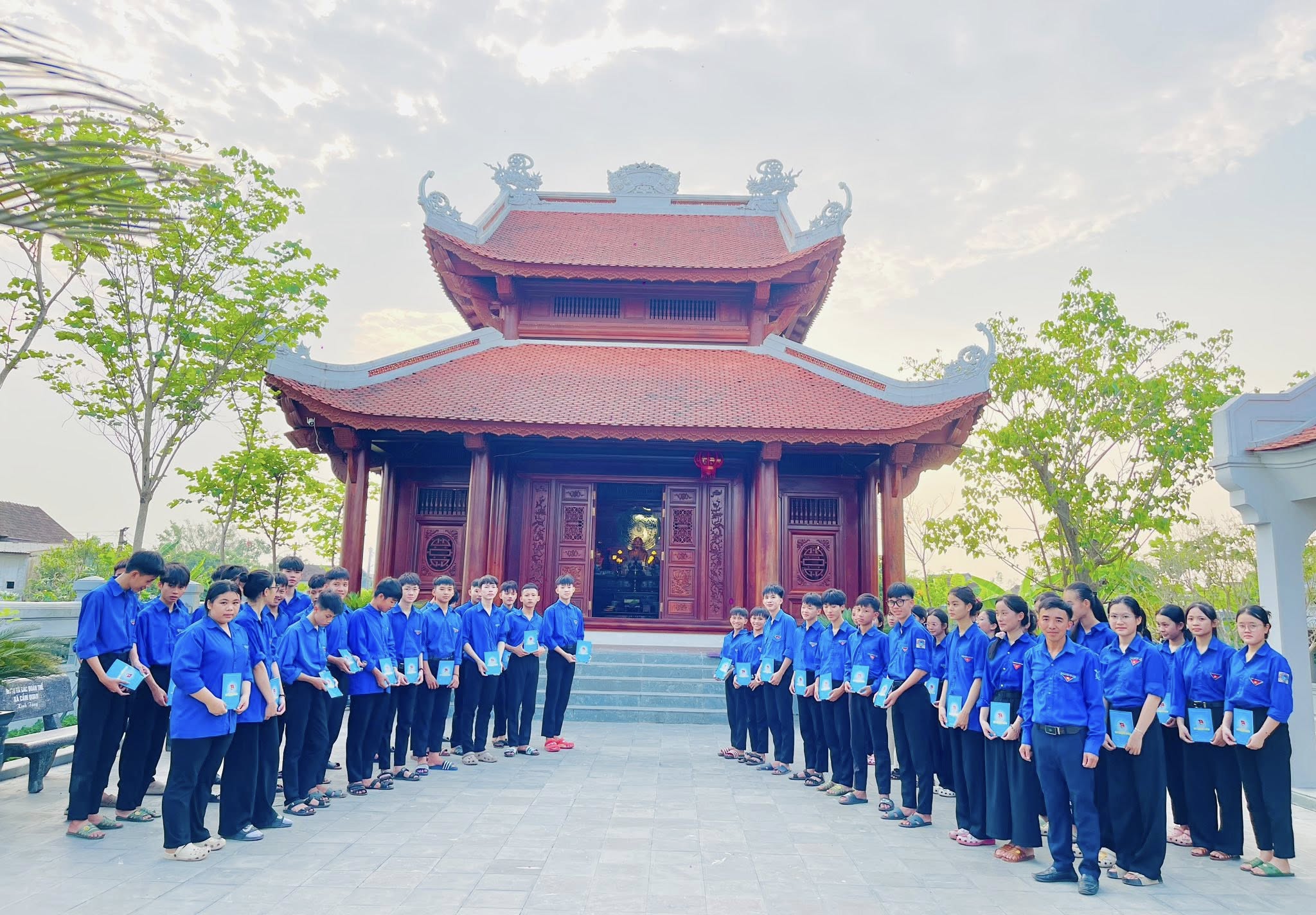 Tuổi trẻ Cẩm Xuyên tổ chức Lễ kết nạp đoàn viên mới – hoạt động ý nghĩa chào mừng các ngày lễ lớn của đất nước 