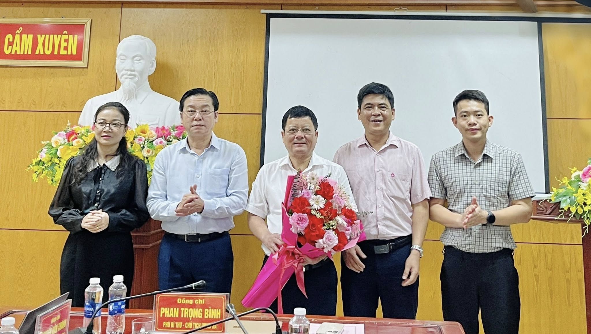 Phiên họp thứ nhất năm 2026 Ban đại diện Hội đồng quản trị Ngân hàng chính sách (NHCSXH) xã Cẩm Xuyên tổ chức thành công