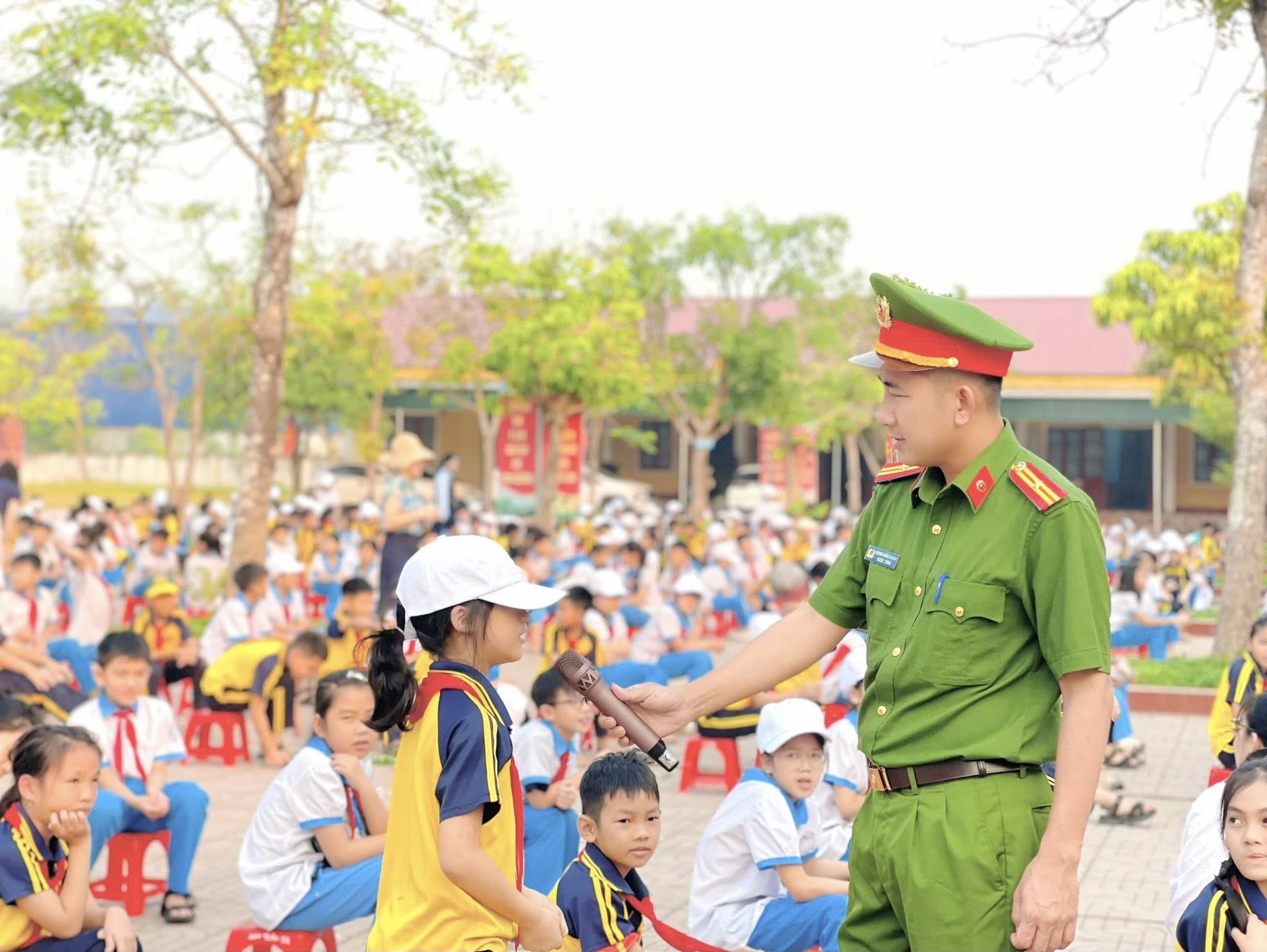 Cẩm Xuyên: Phối hợp Công an và Nhà trường xây dựng môi trường học đường an toàn, lành mạnh 