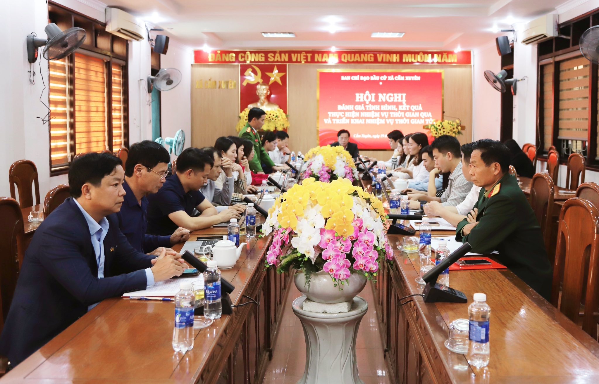 Ban chỉ đạo bầu cử xã Cẩm Xuyên tổ chức Hội nghị đánh giá tình hình kết quả thực hiện nhiệm vụ thời gian qua và triển khai nhiệm vụ thời gian tới. 
