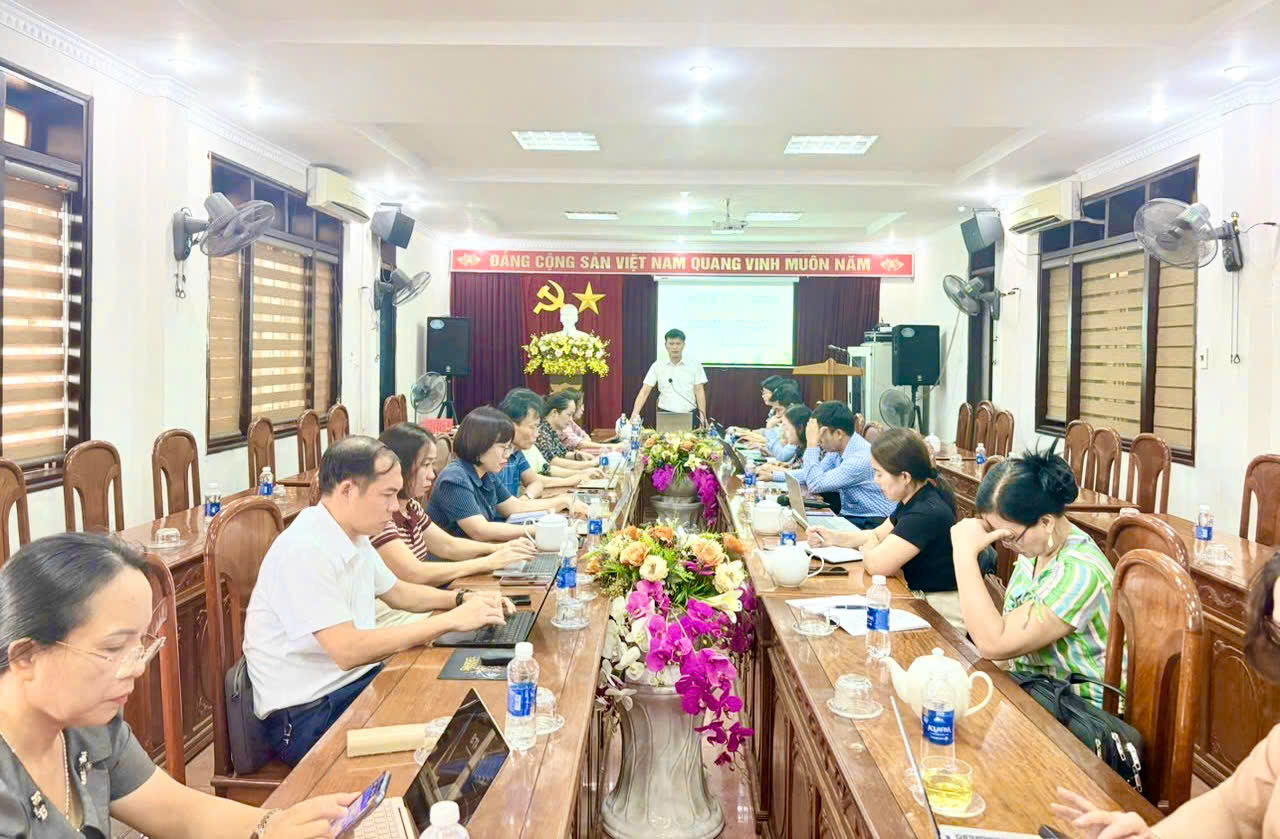 Phòng Văn hóa - Xã hội phối hợp với Bảo hiểm xã hội cơ sở Cẩm Xuyên tổ chức buổi làm việc về công tác BHXH, BHYT 