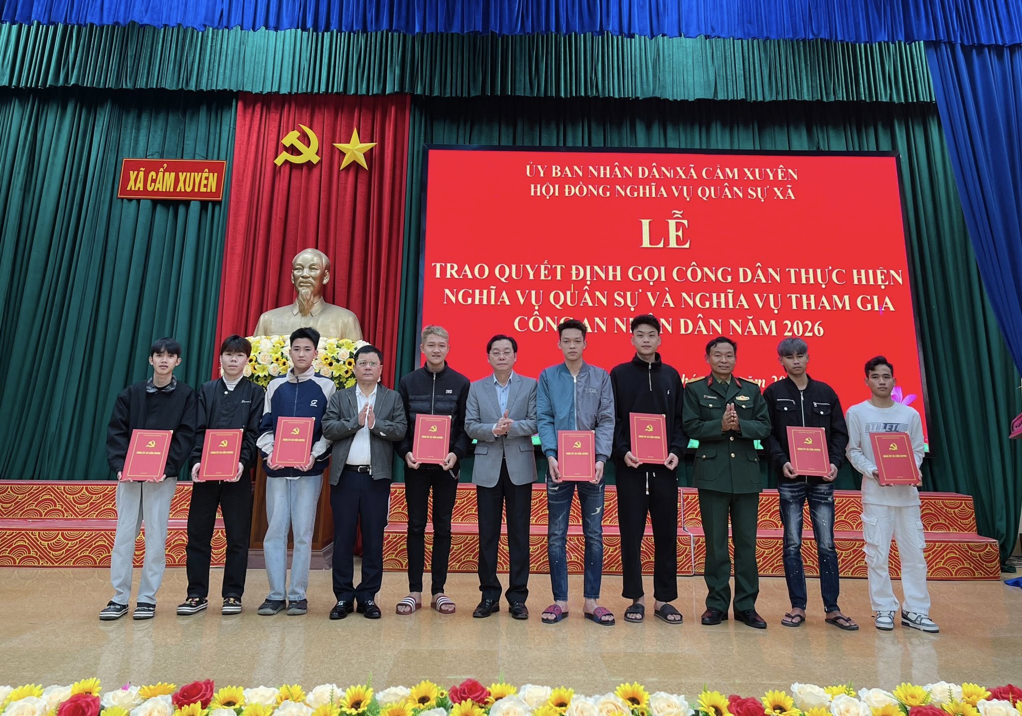 Xã Cẩm Xuyên triển khai công tác giao quân năm 2026 và bàn giao chức trách chỉ huy trưởng ban CHQS xã