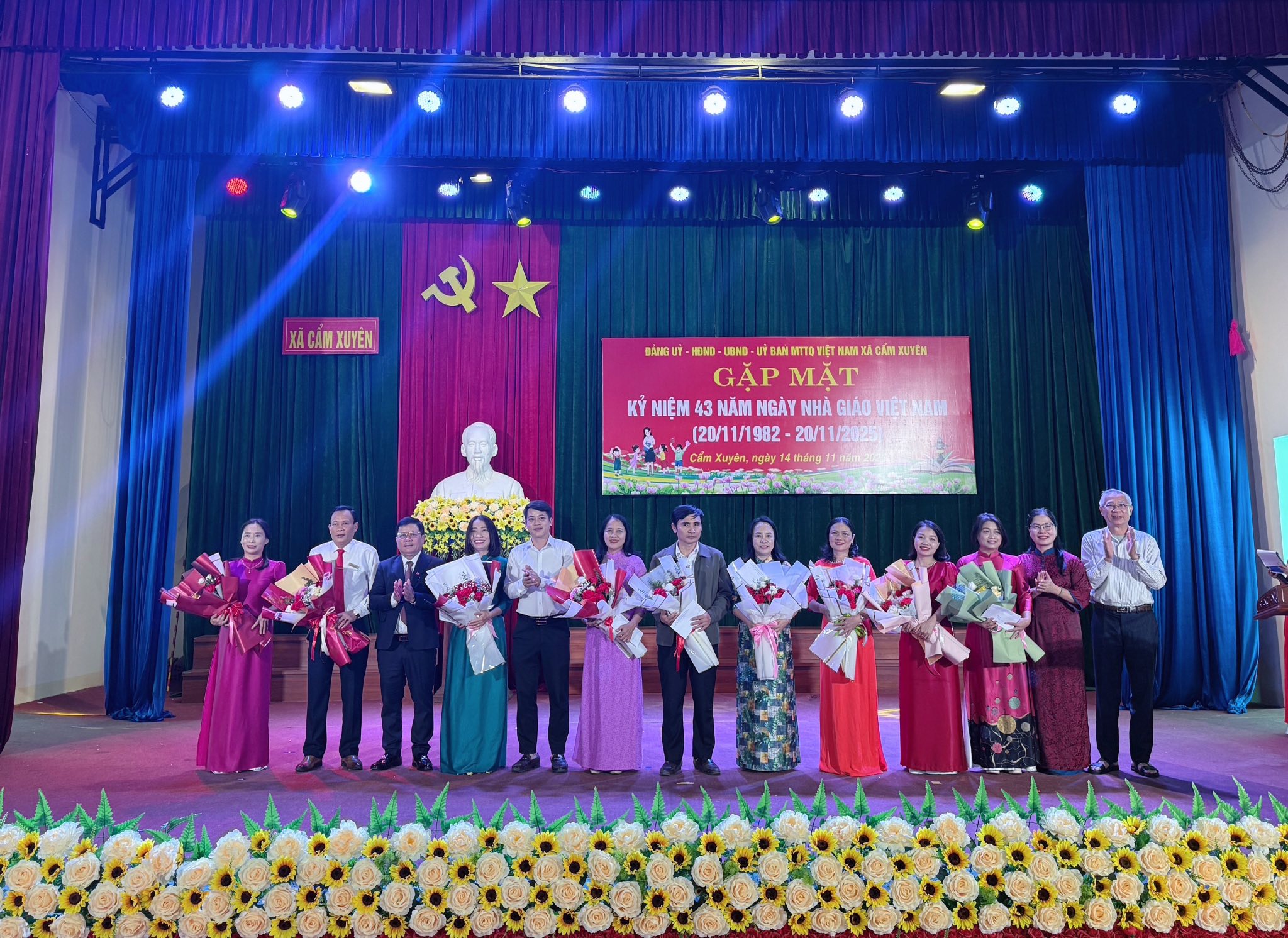 Xã Cẩm Xuyên gặp mặt Kỷ niệm 43 năm ngày Nhà giáo việt nam (20/11/1982 - 20/11/2025). 