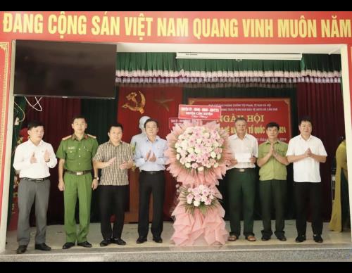 CẨM XUYÊN SÔI NỔI NGÀY HỘI TOÀN DÂN BẢO VỆ AN NINH TỔ QUỐC